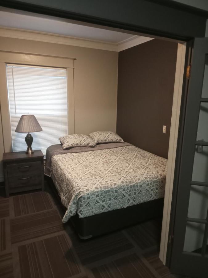 E. Michigan Walk Up Furnished 2 Bedroom Apt Lansing Exterior foto