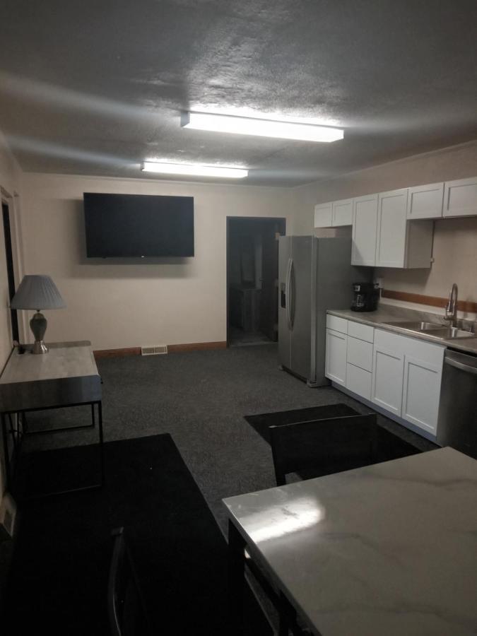 E. Michigan Walk Up Furnished 2 Bedroom Apt Lansing Exterior foto