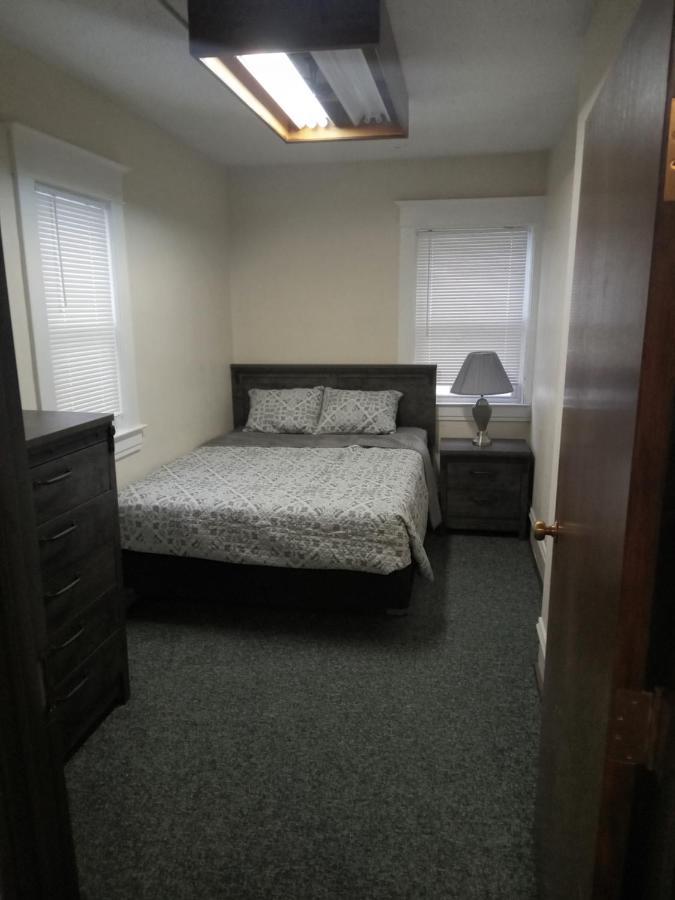 E. Michigan Walk Up Furnished 2 Bedroom Apt Lansing Exterior foto