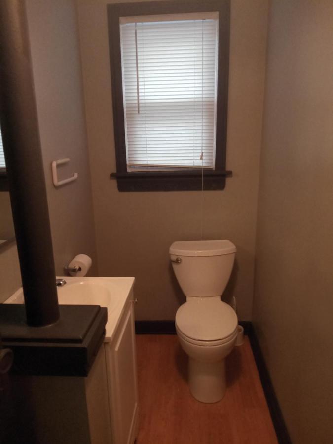 E. Michigan Walk Up Furnished 2 Bedroom Apt Lansing Exterior foto