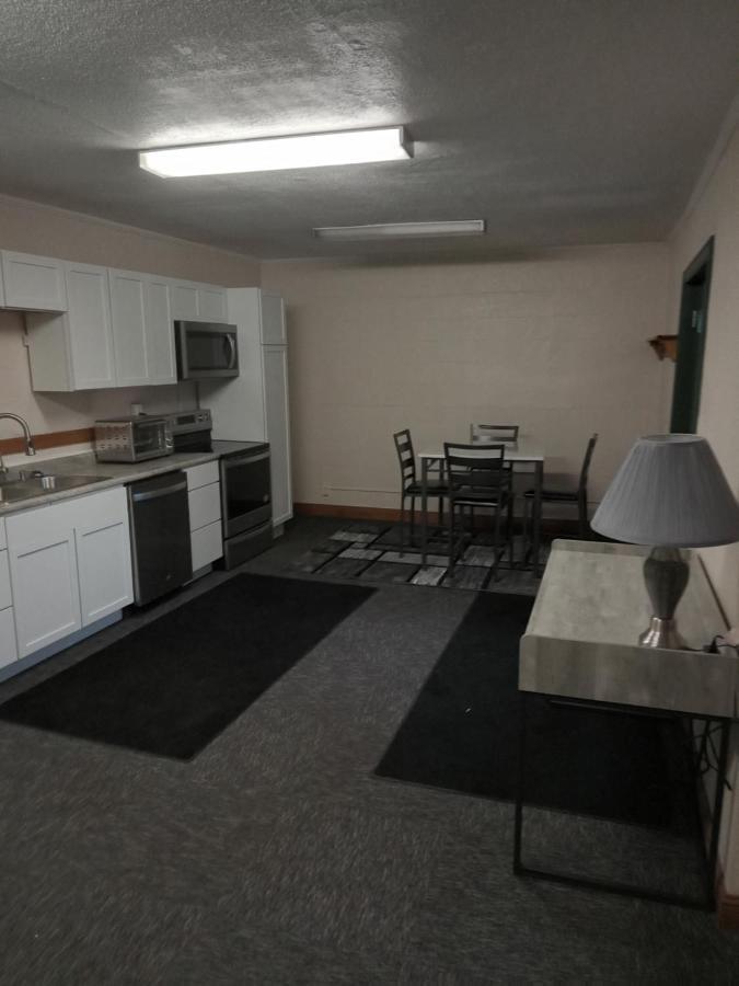 E. Michigan Walk Up Furnished 2 Bedroom Apt Lansing Exterior foto